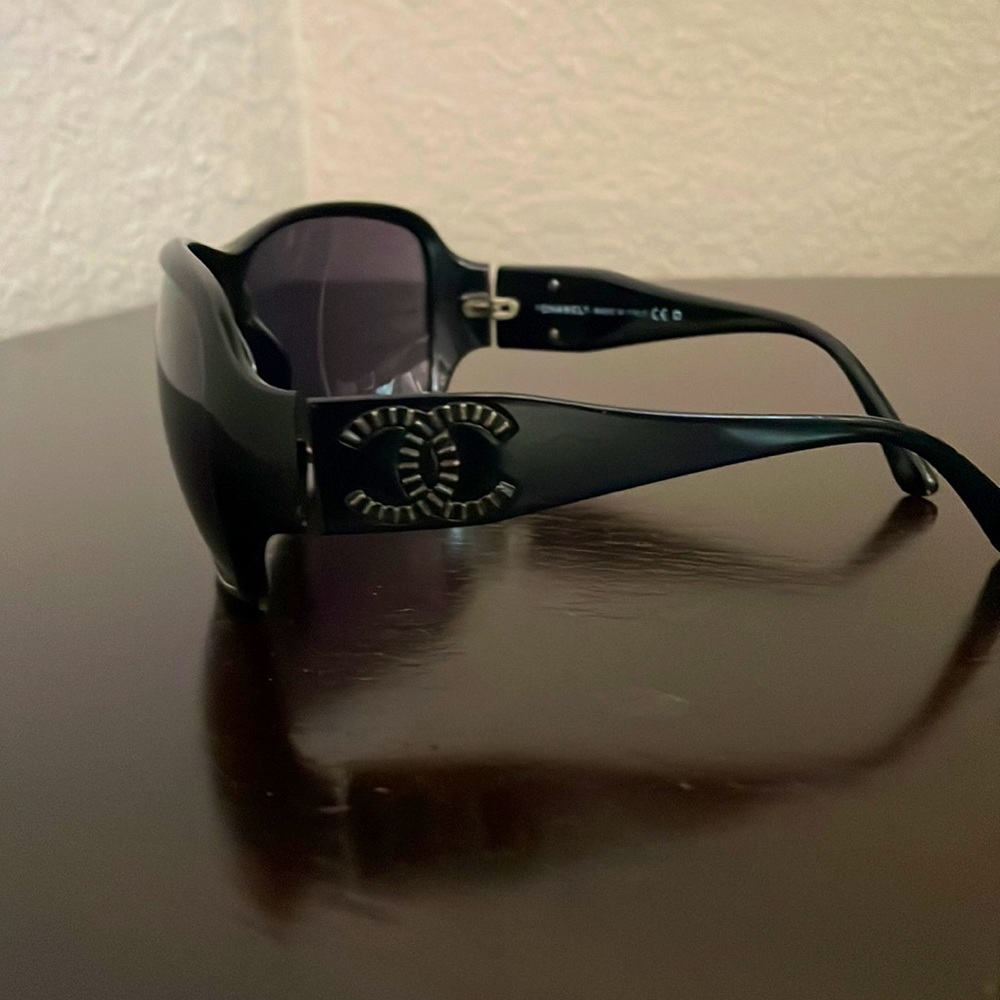 Black CHANEL sunglasses